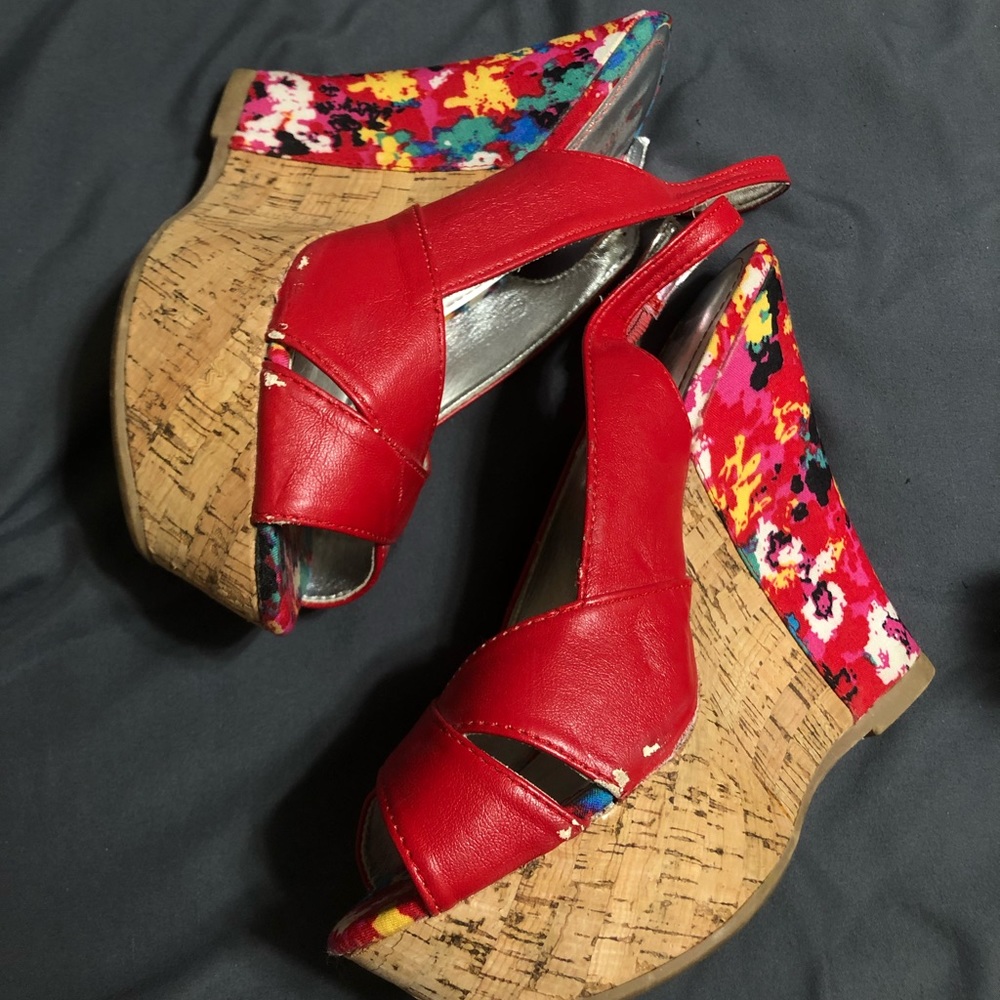 Bamboo wedges in red, size 9